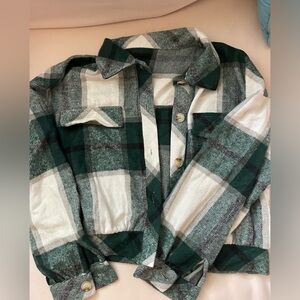 Super soft green flannel, size small, cropped, no tag for brand, never worn